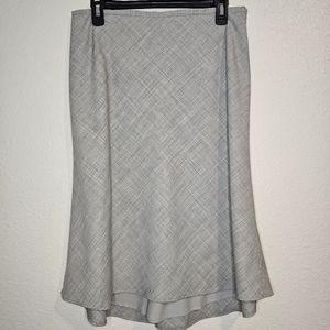 Banana Rupublic Skirt Size 6, Stretch. Color Grey